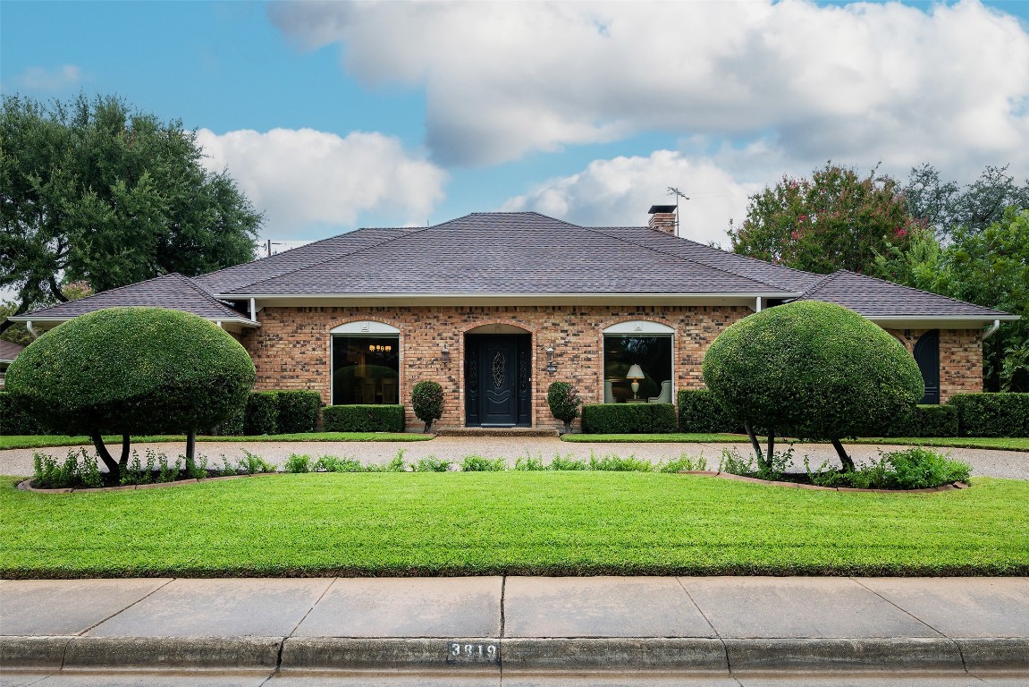 3819 Regent Drive Dallas TX 75229