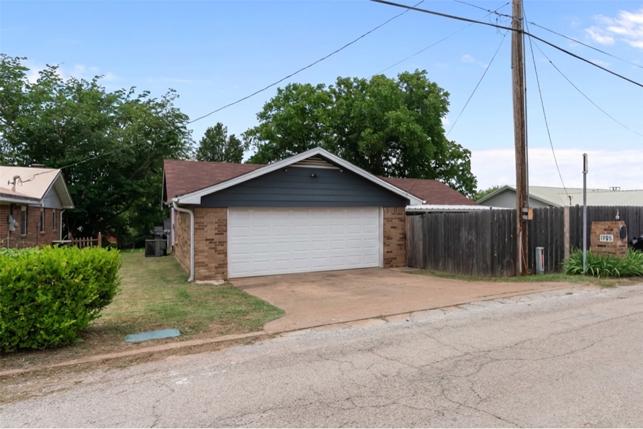 1205 S Rusk Street Weatherford TX 76086