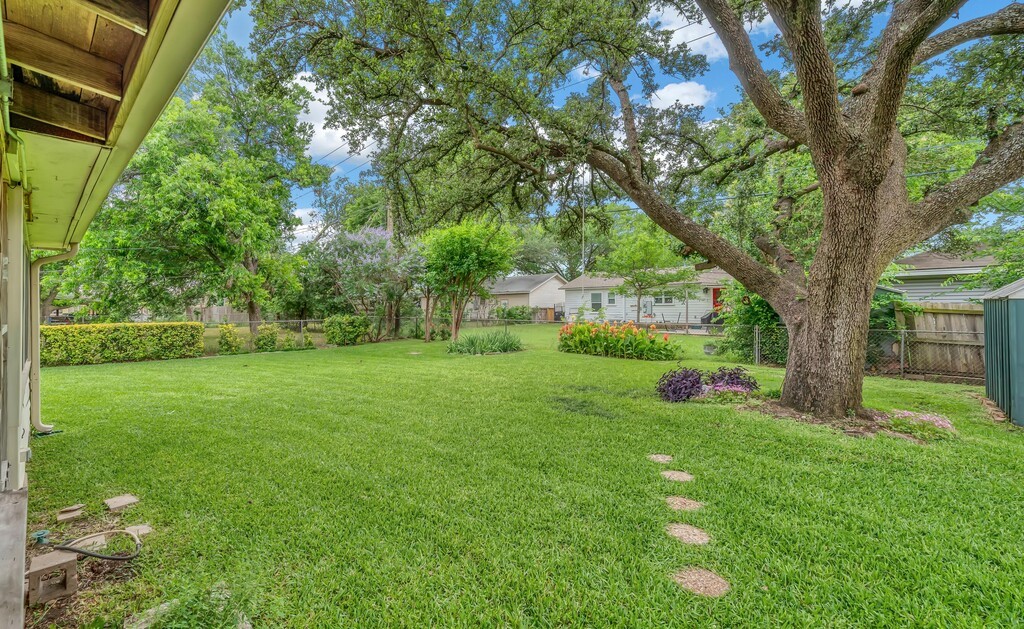 1112 N 63rd Street Waco TX 76710