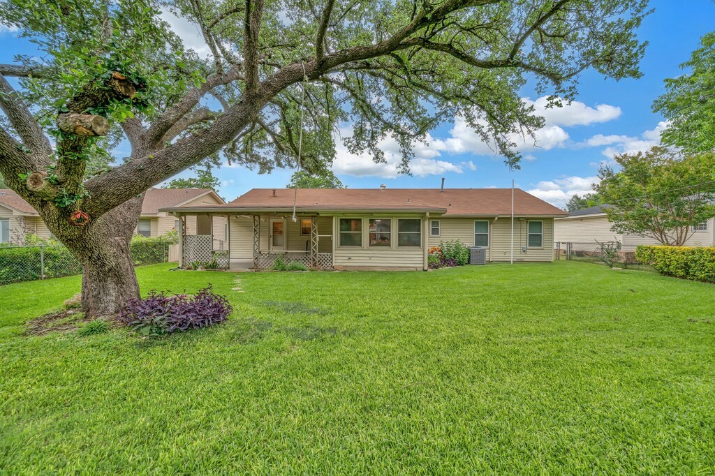 1112 N 63rd Street Waco TX 76710