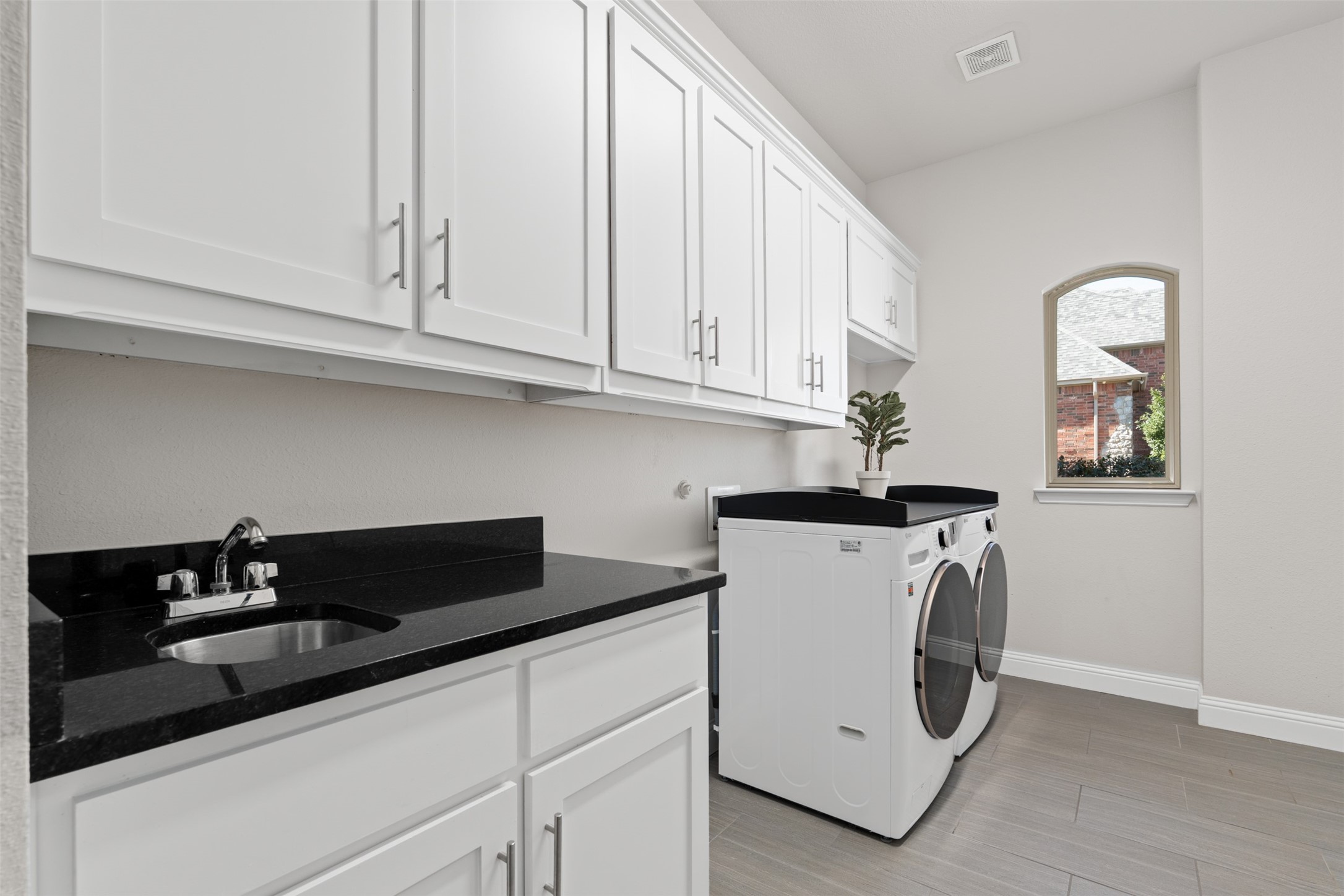 2608 Kuykendall Drive Arlington TX 76001