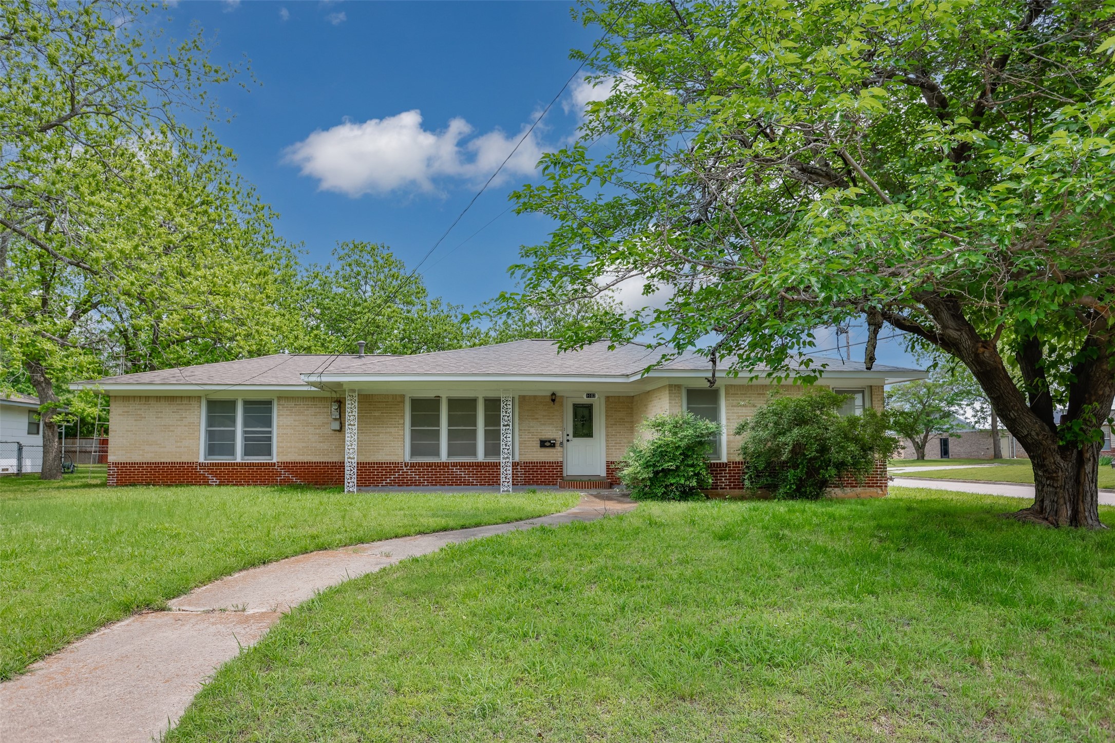 1102 Fair Avenue Gainesville TX 76240