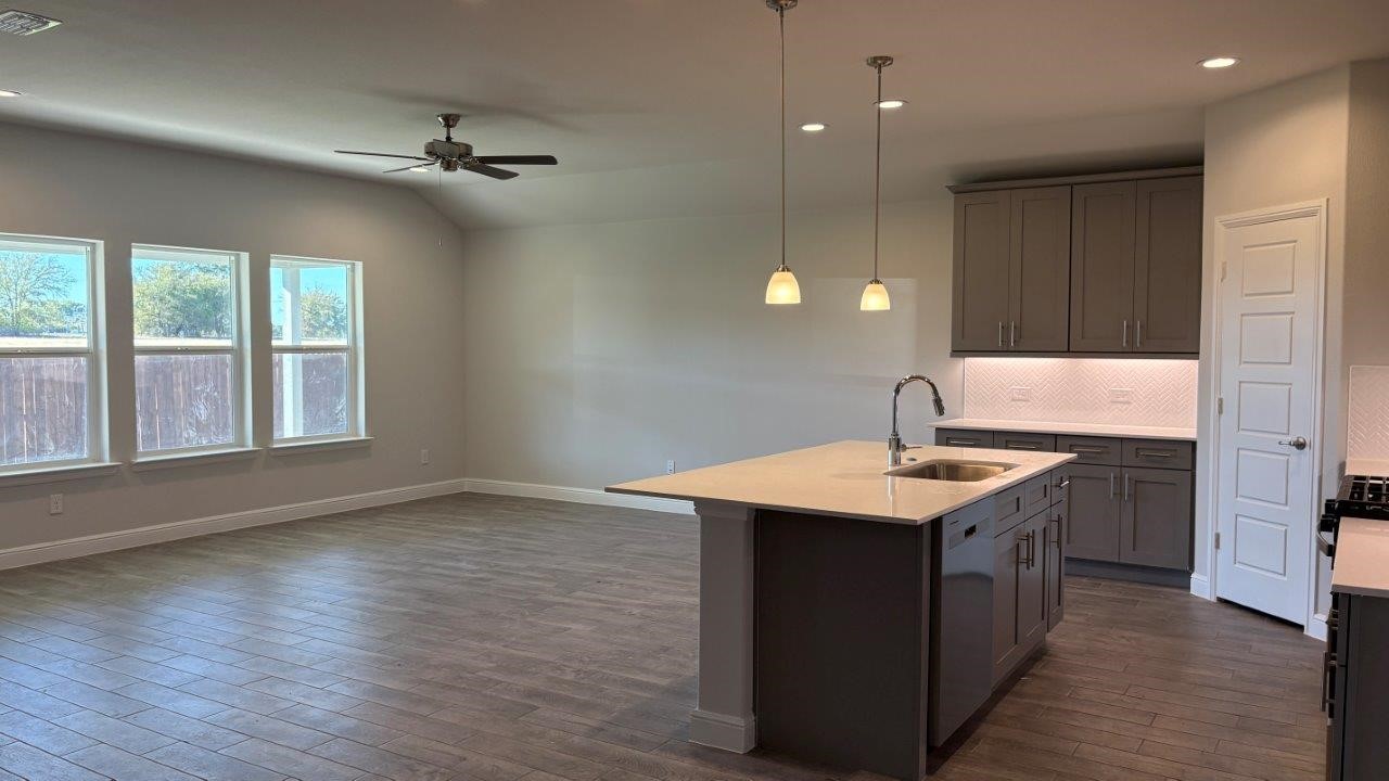 4207 Cornerstone Circle Granbury TX 76048