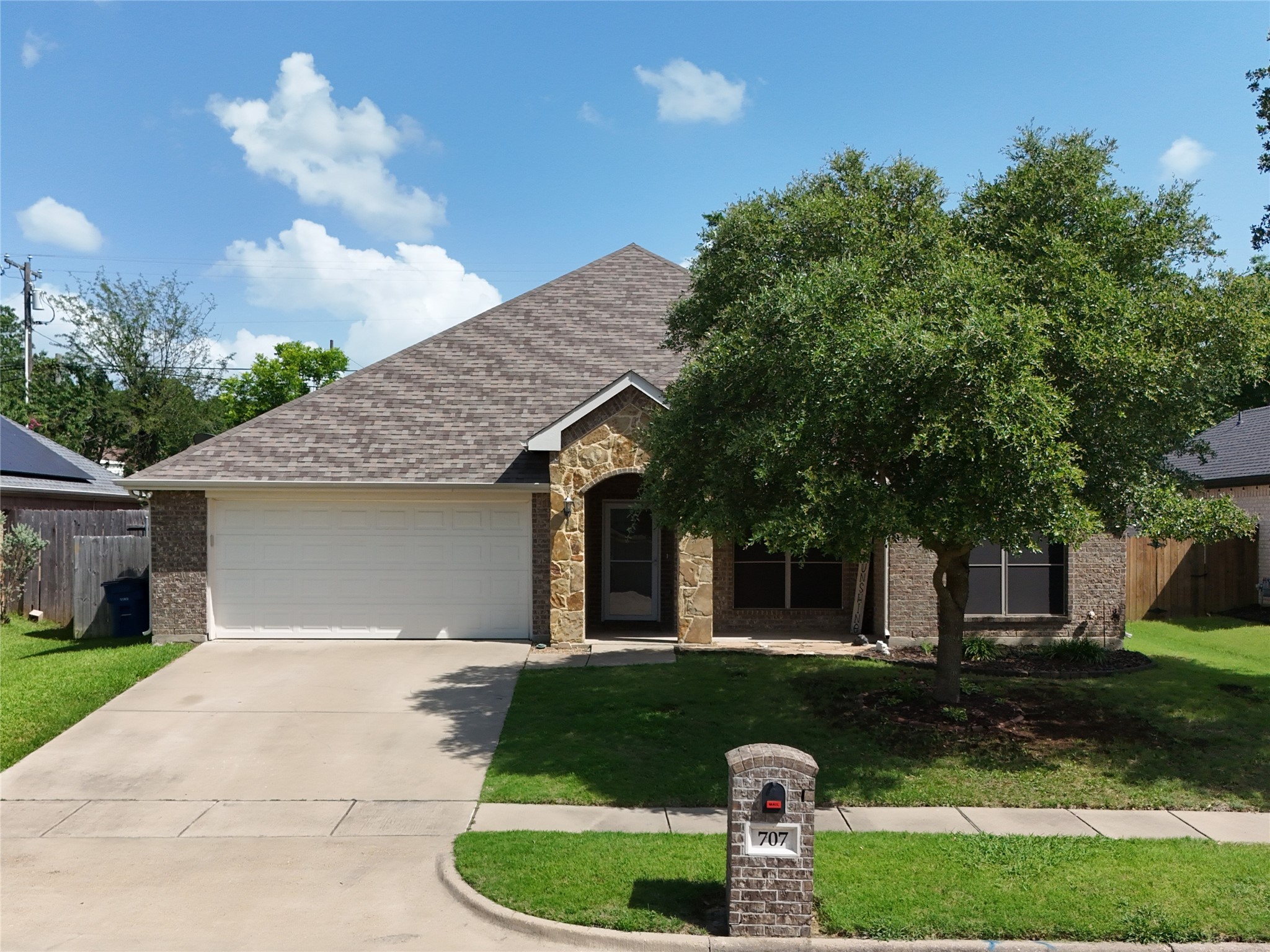 707 Oakmont Drive Ennis TX 75119