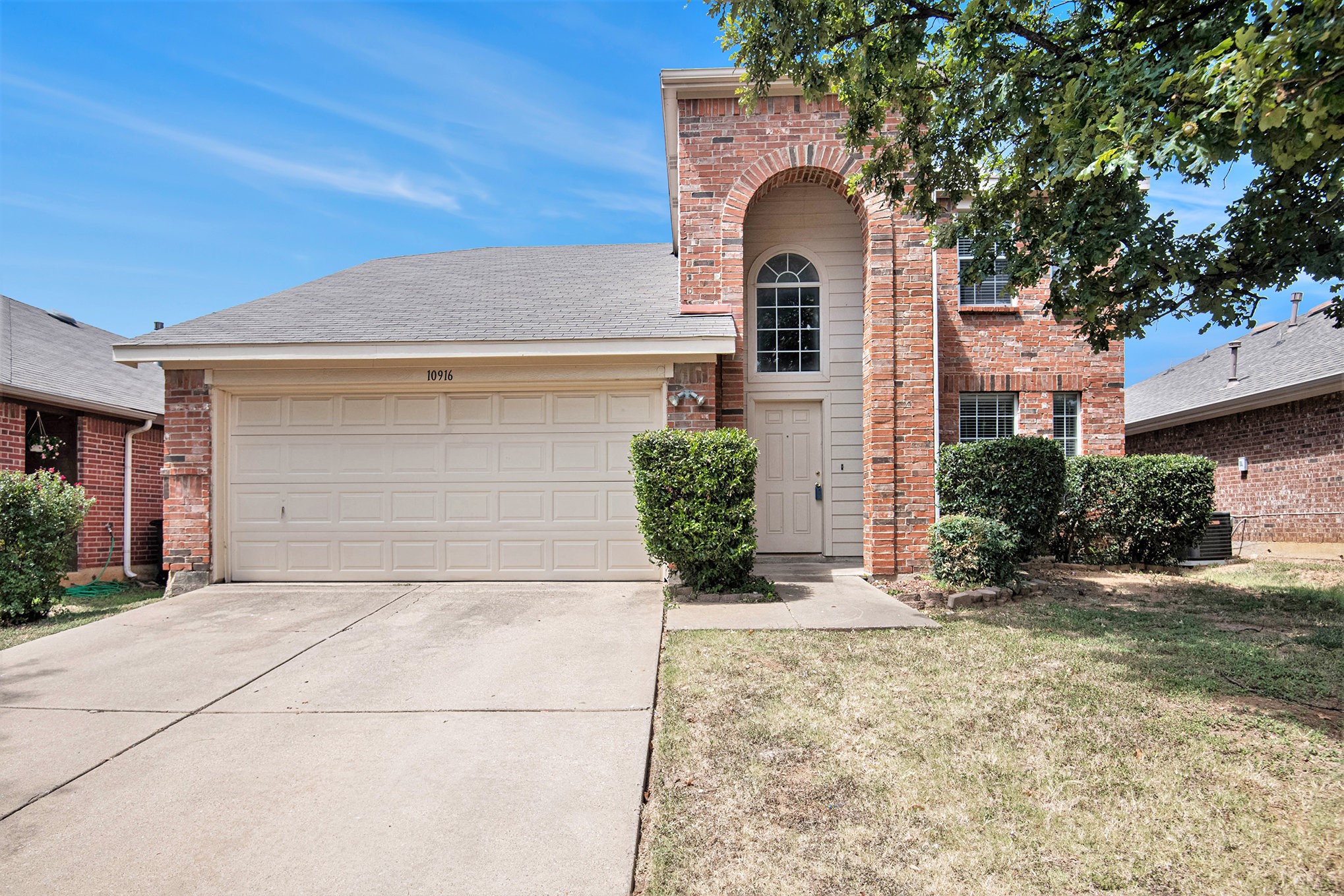 10916 Briaroaks Drive Fort Worth TX 76140
