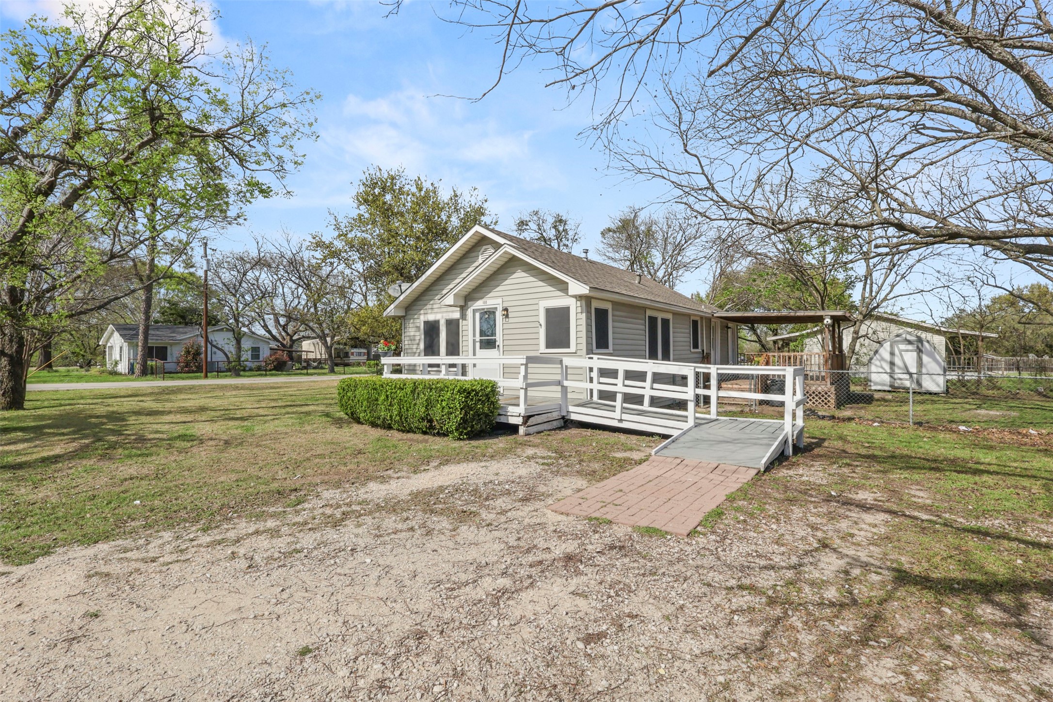 400 S Garrett Avenue Garrett TX 75119