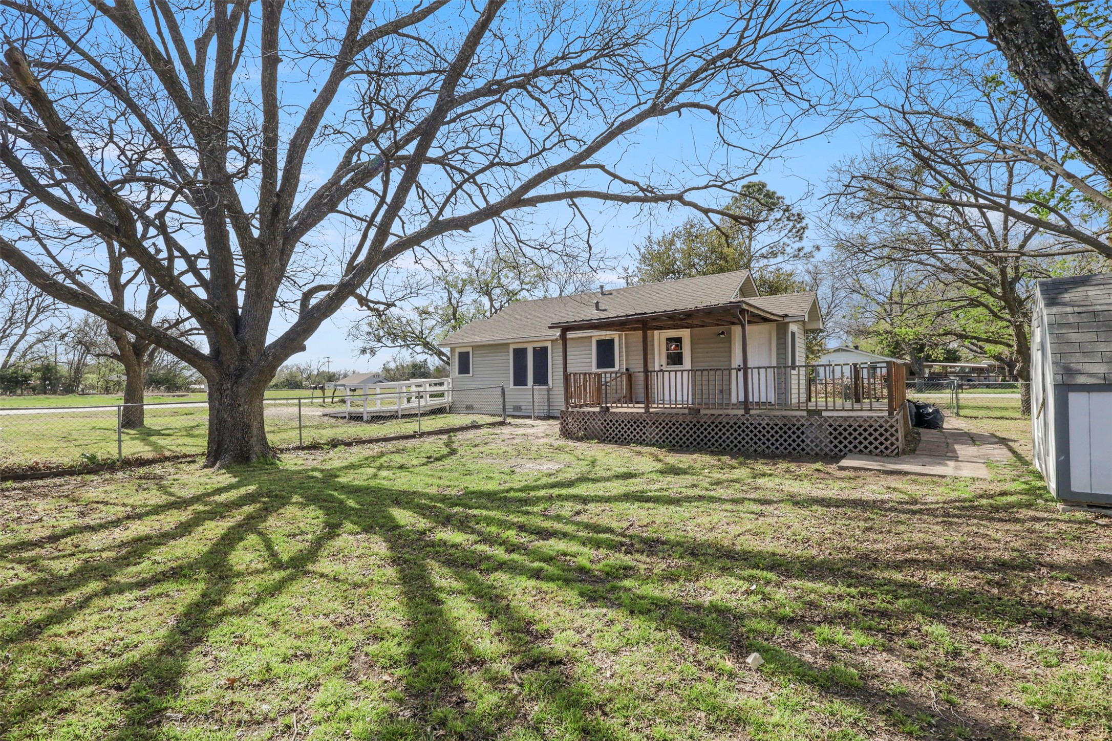 400 S Garrett Avenue Garrett TX 75119