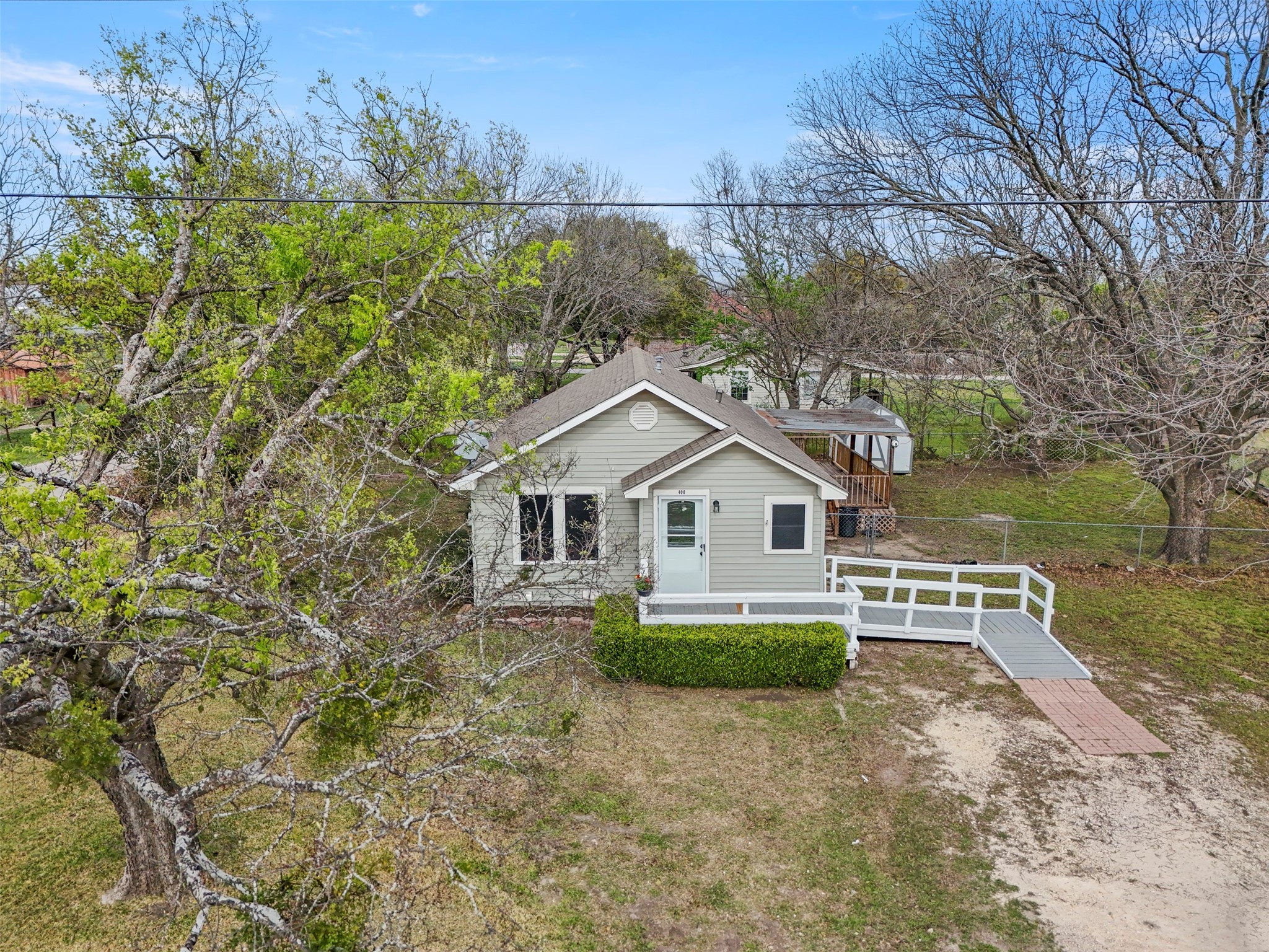 400 S Garrett Avenue Garrett TX 75119