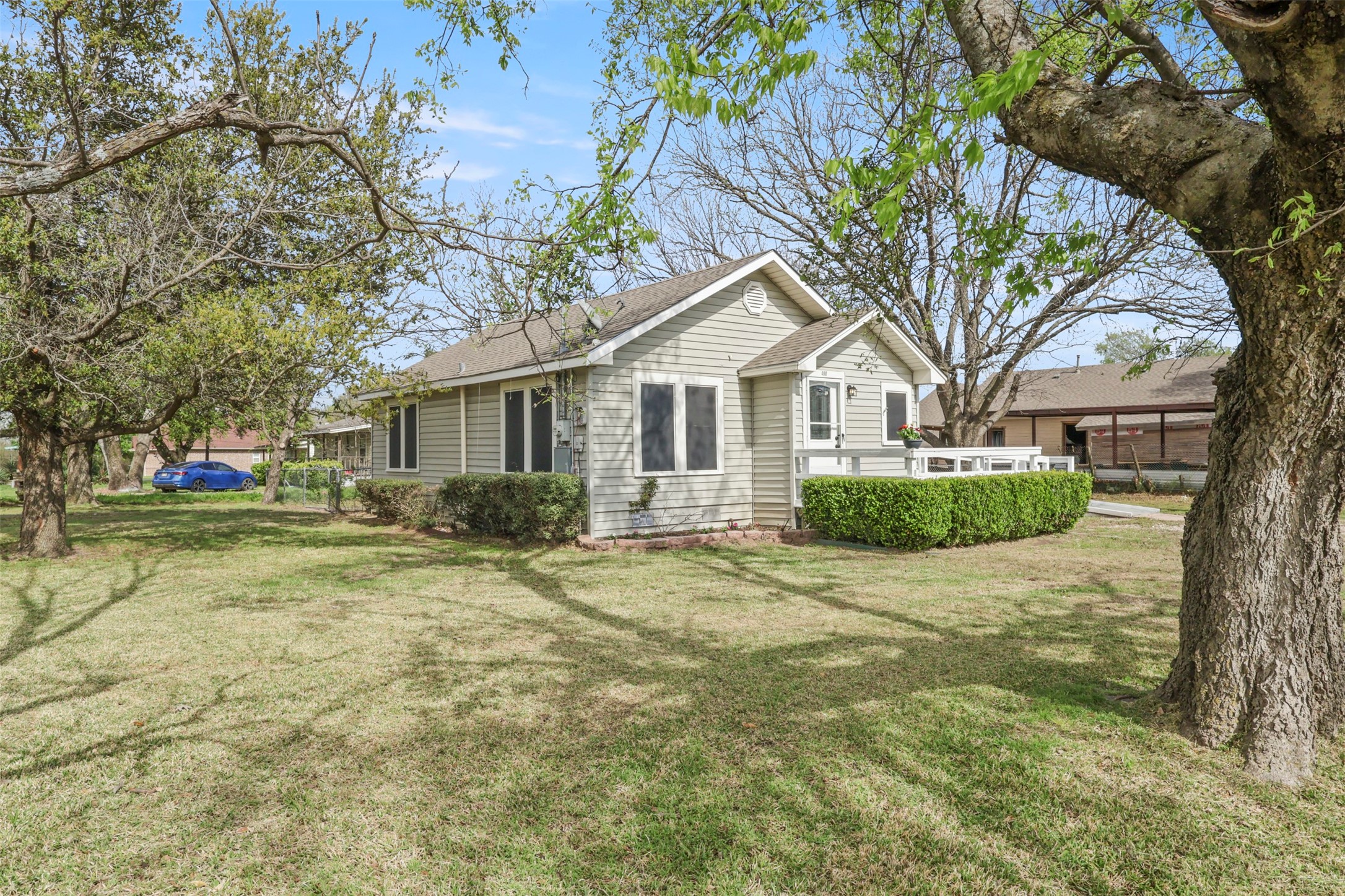 400 S Garrett Avenue Garrett TX 75119