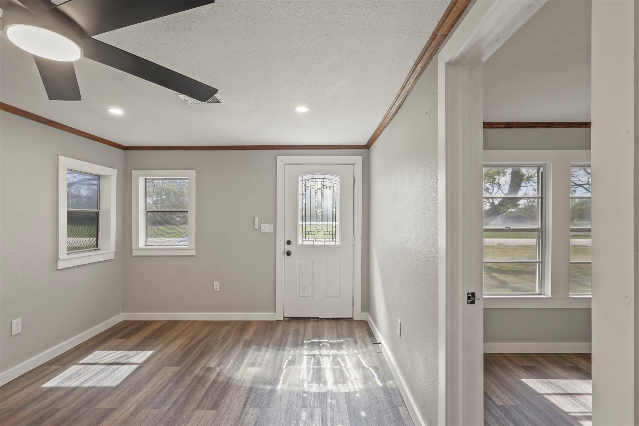 400 S Garrett Avenue Garrett TX 75119