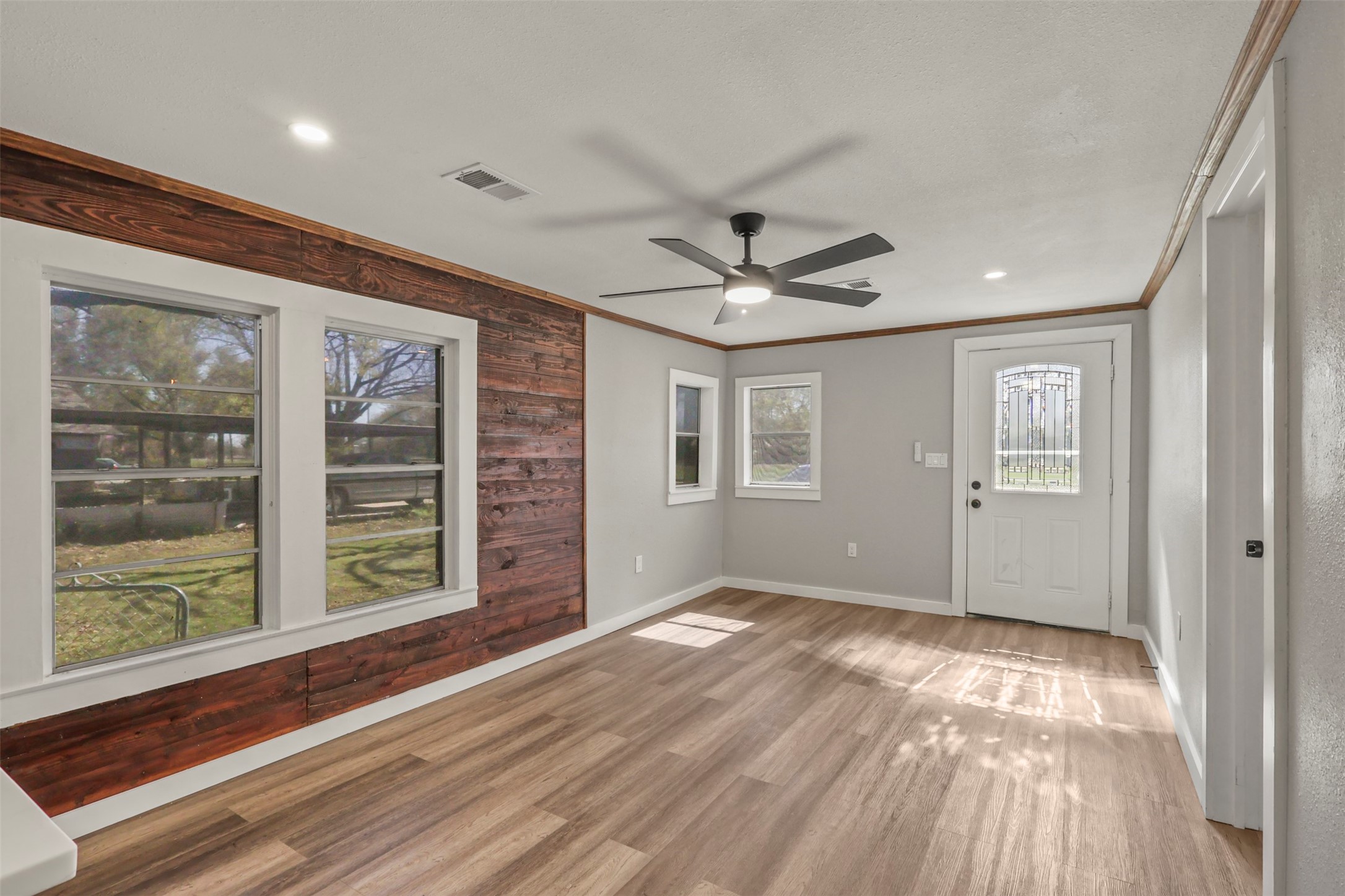 400 S Garrett Avenue Garrett TX 75119
