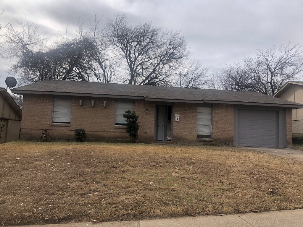 1217 La Fiesta Drive Grand Prairie TX 75052