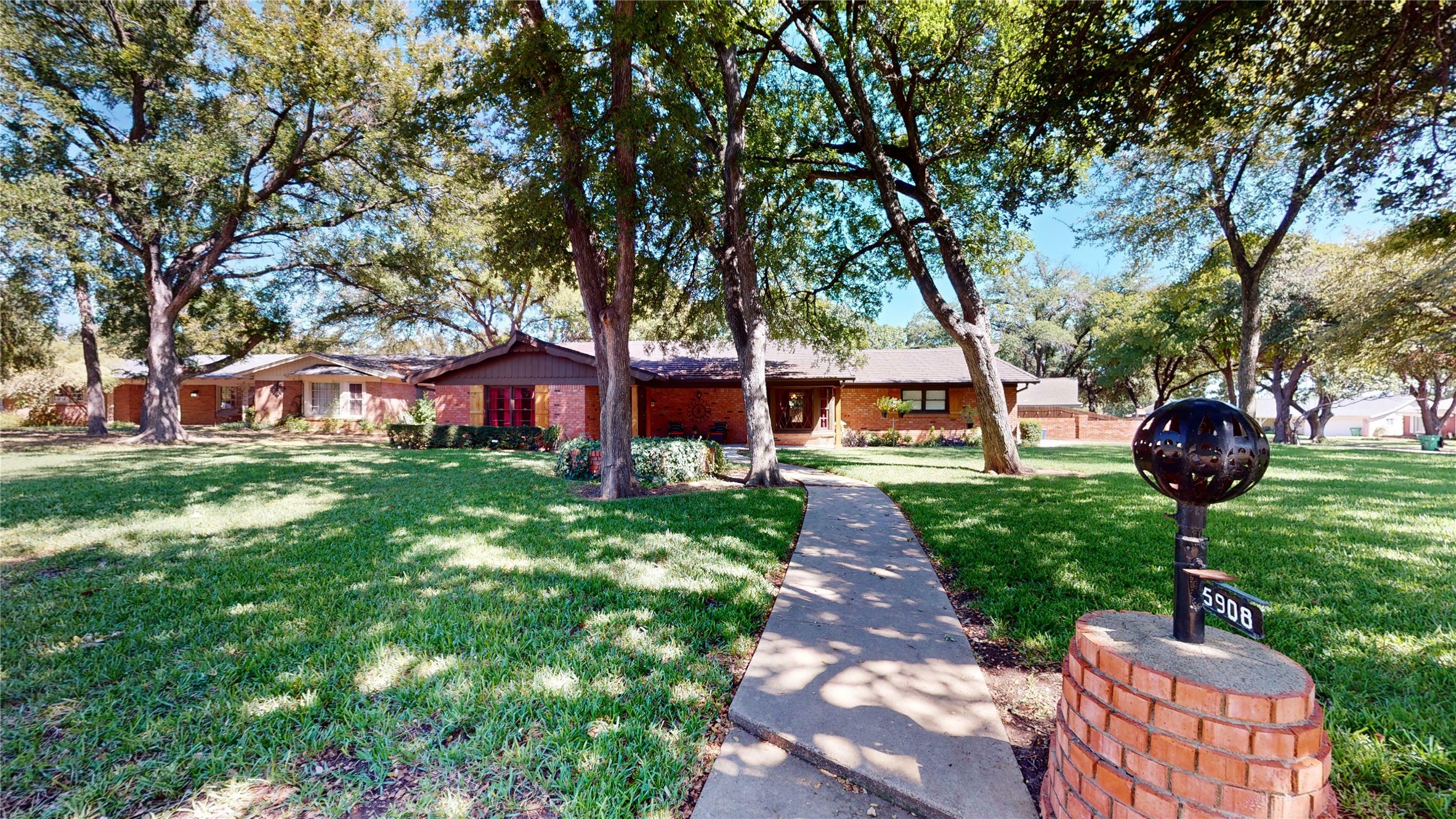 5908 Diamond Oaks Drive S Haltom City TX 76117