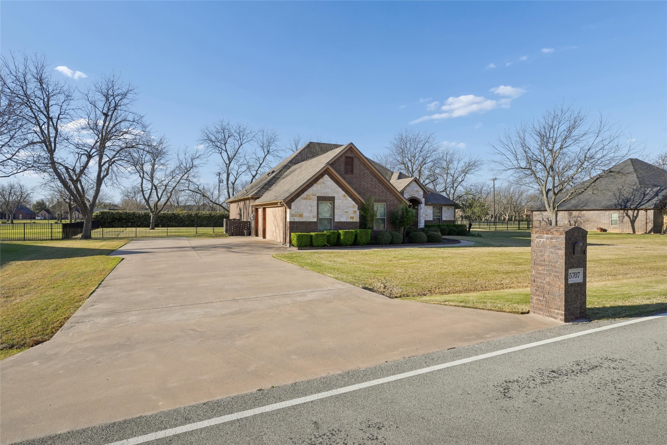 5707 Medinah Drive Granbury TX 76049