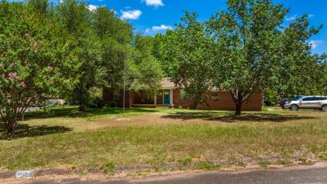 2200 W Hampton Street Gladewater TX 75647