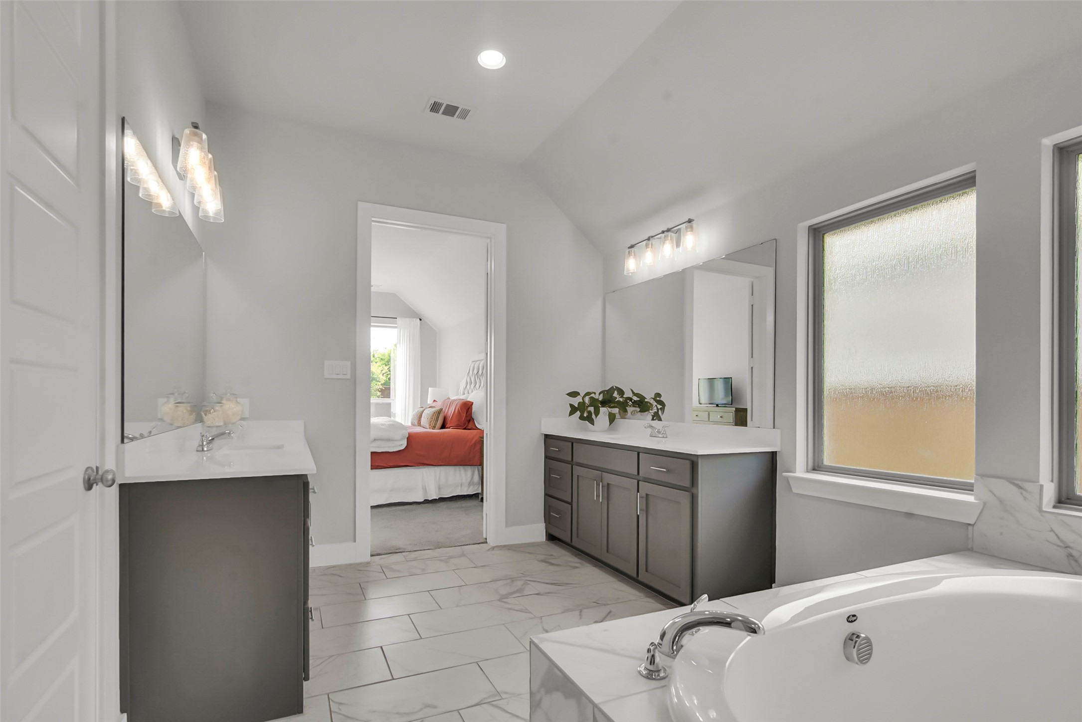 1728 Cannon Street Van Alstyne TX 75495