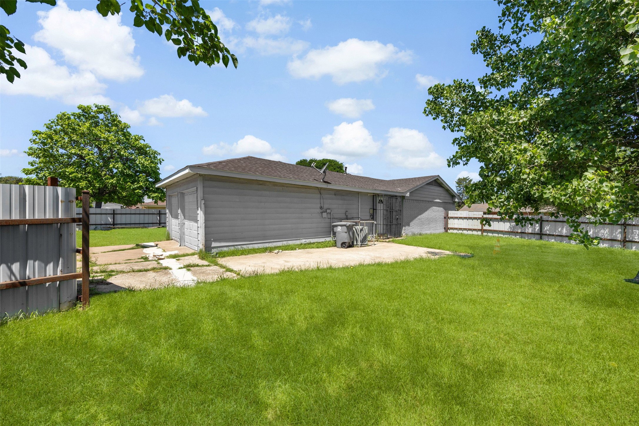 5848 Keeneland Parkway Dallas TX 75211