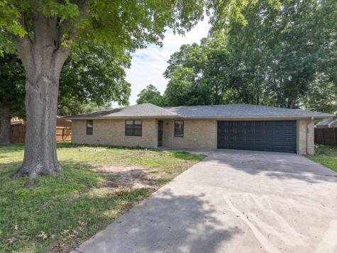 802 E Greenwood Avenue Bowie TX 76230