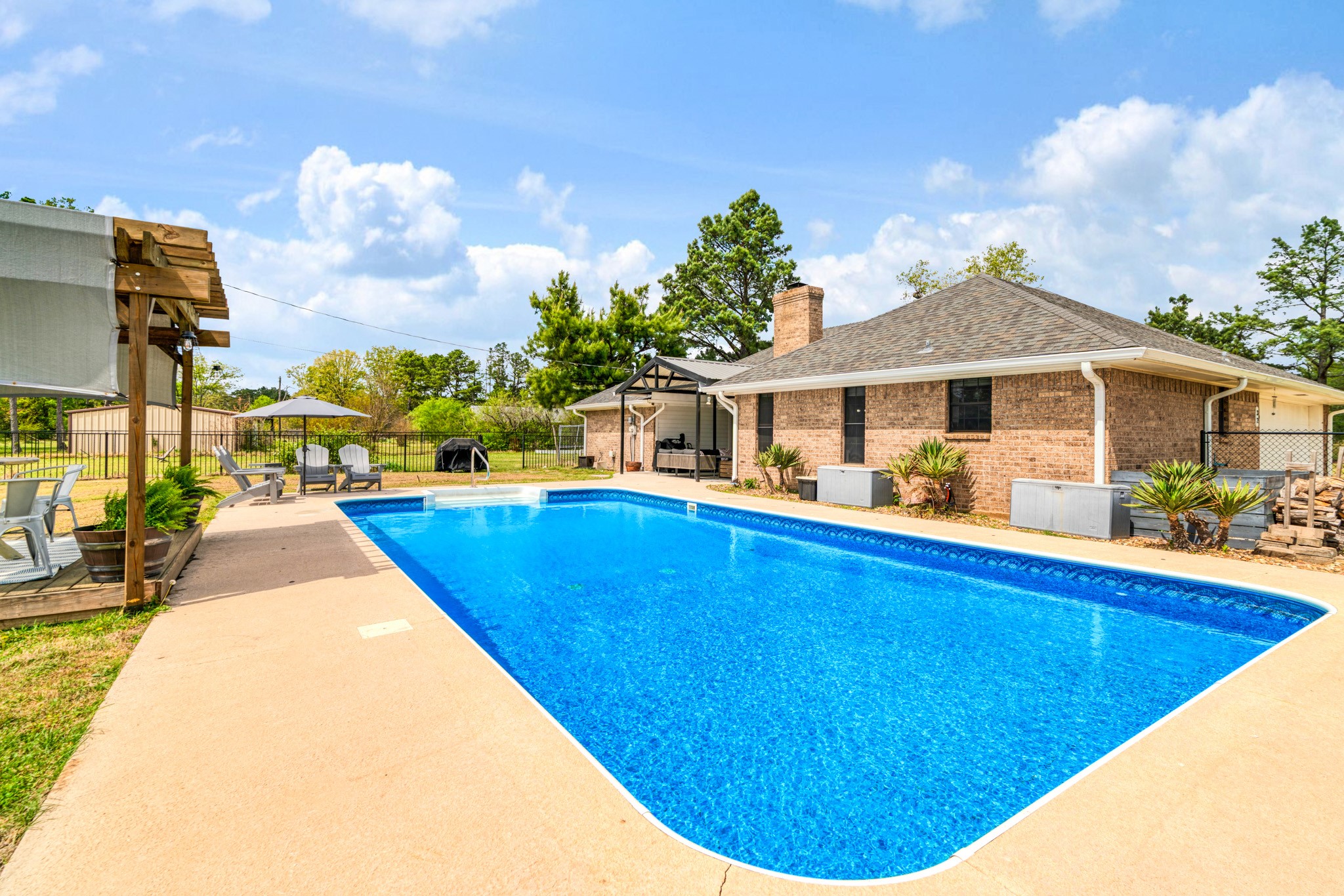 32 County Road 35940 Powderly TX 75473