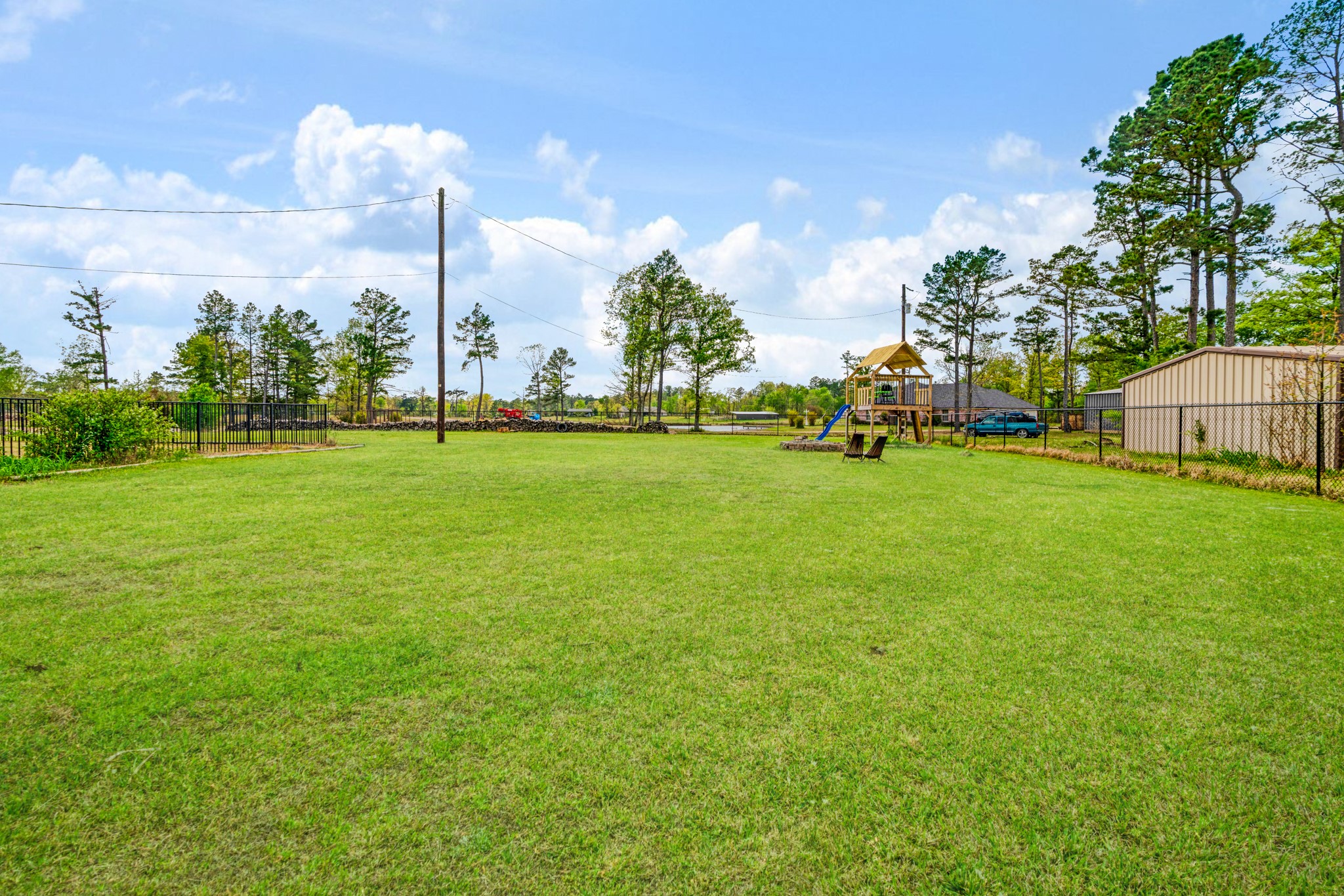 32 County Road 35940 Powderly TX 75473