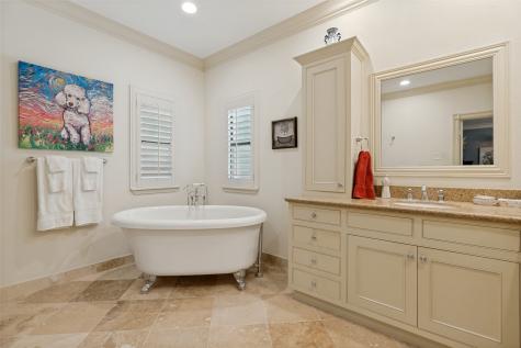 6822 Meadow Road Dallas TX 75230