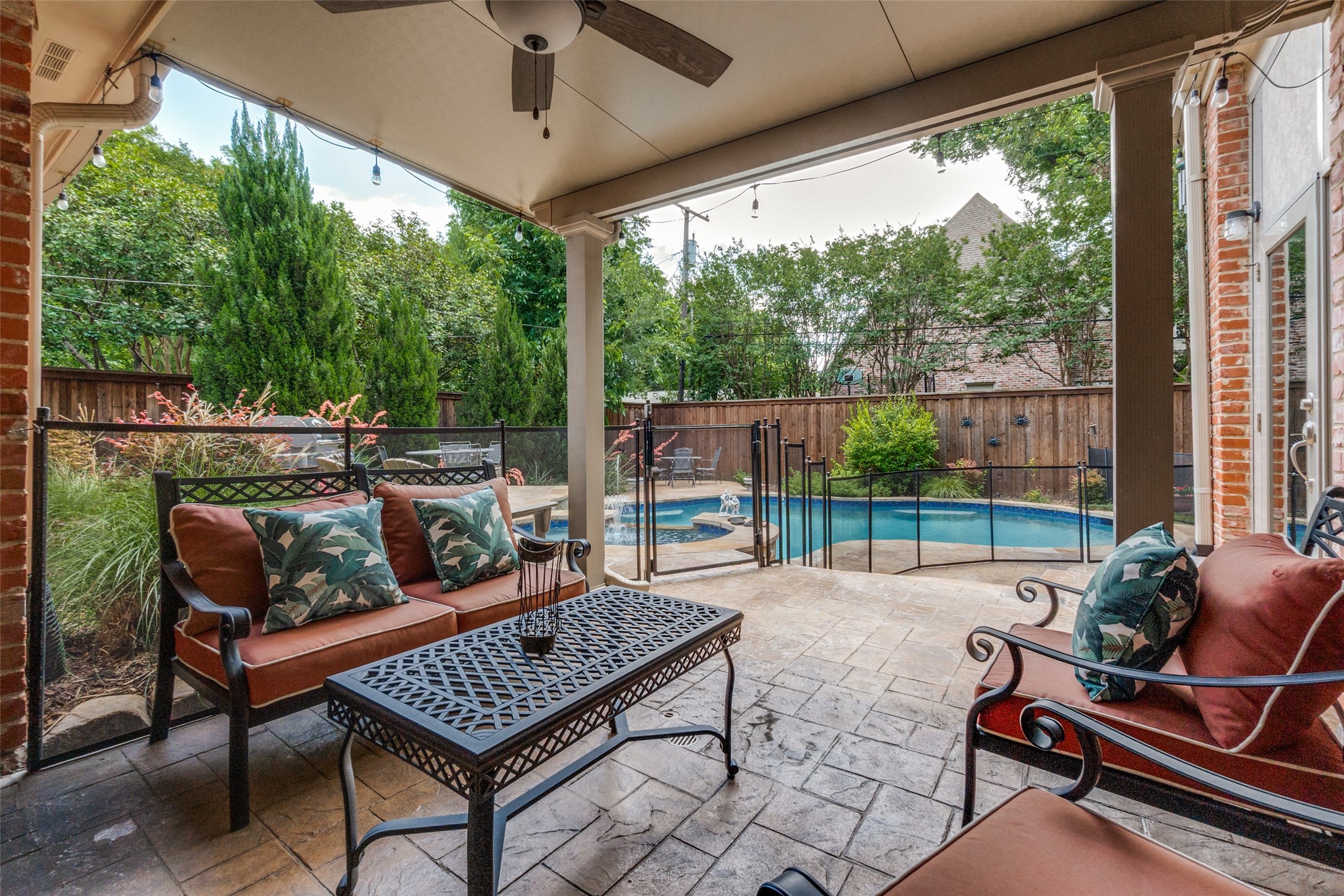 6822 Meadow Road Dallas TX 75230