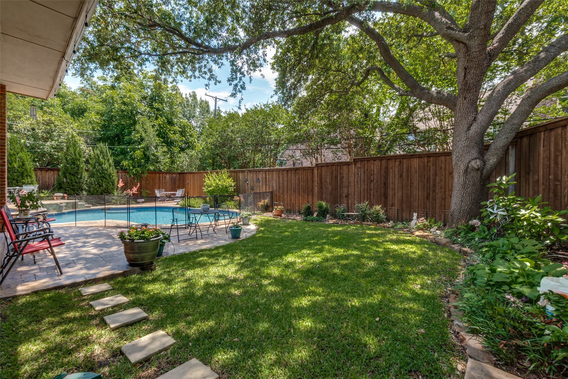 6822 Meadow Road Dallas TX 75230