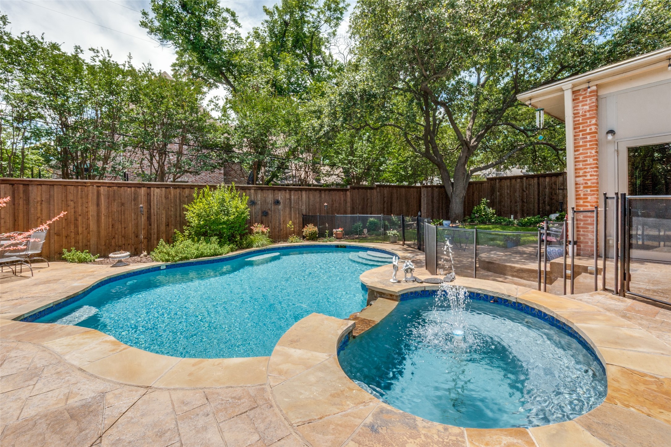 6822 Meadow Road Dallas TX 75230