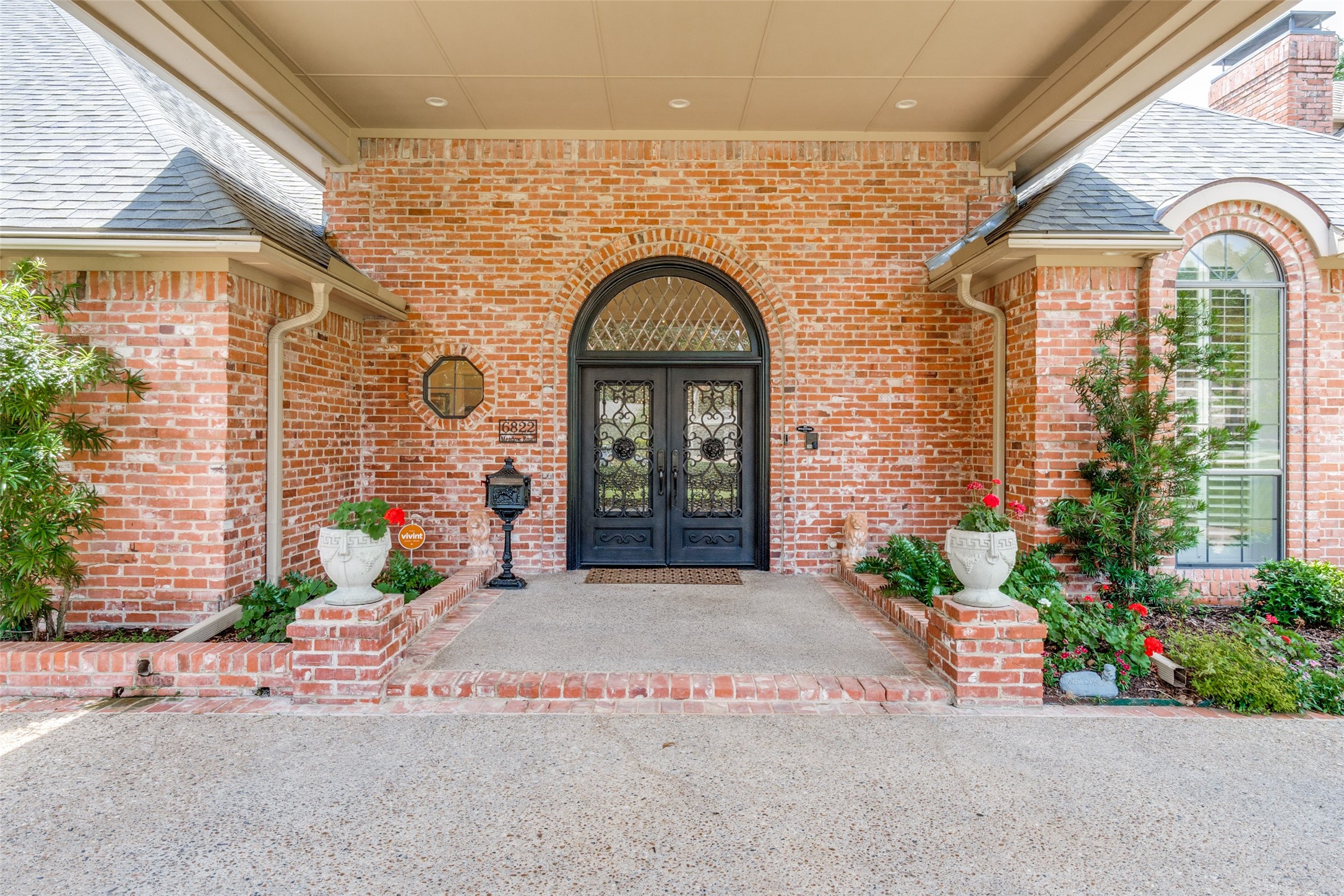 6822 Meadow Road Dallas TX 75230