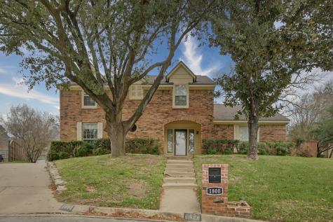 1800 Mid Pines Court Arlington TX 76012