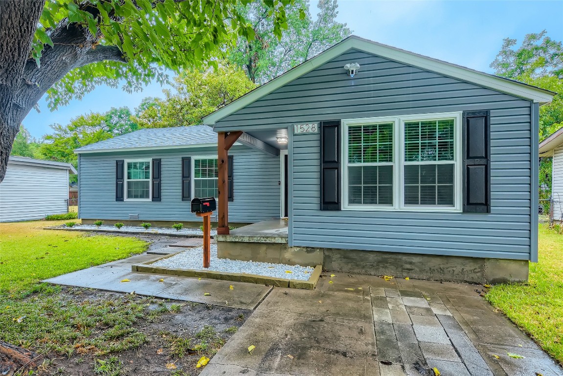 1528 Dent Street Garland TX 75042