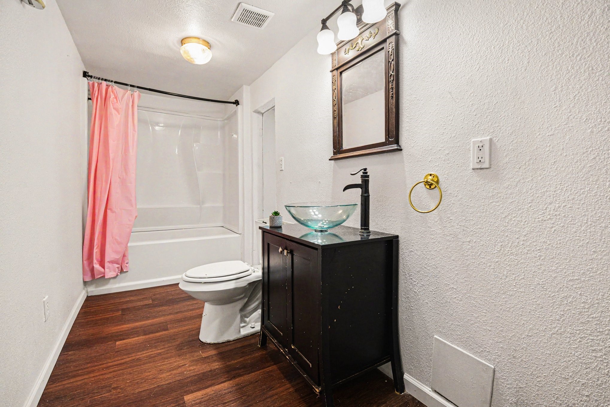 1001 Hillburn Drive Dallas TX 75217