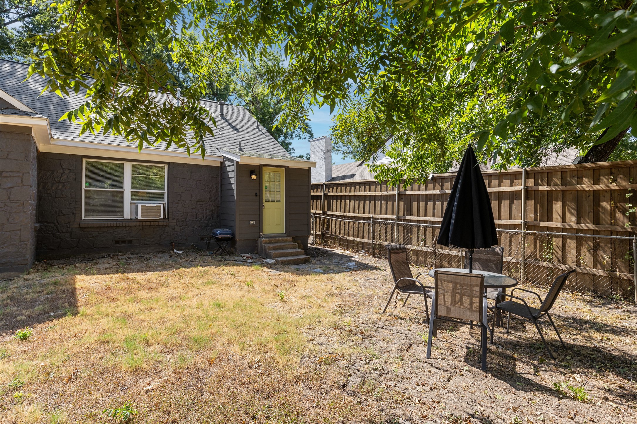2327 Langdon Avenue Dallas TX 75235