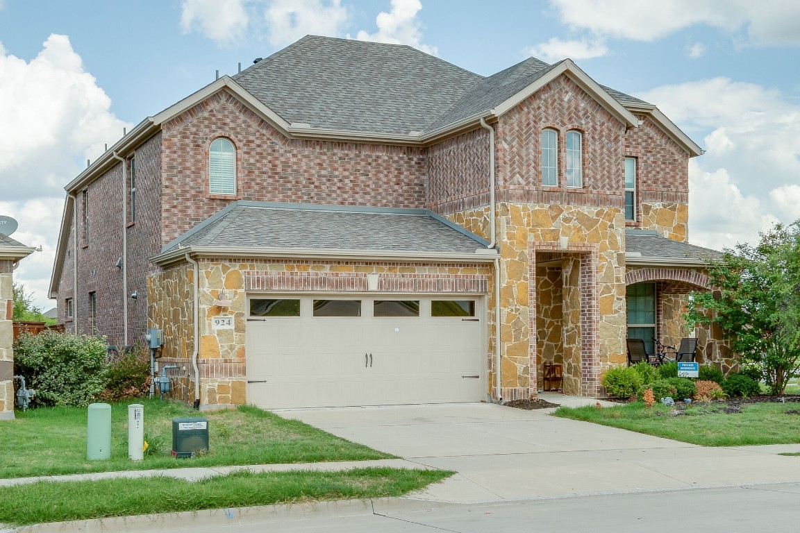 924 Lawndale Street Celina TX 75009