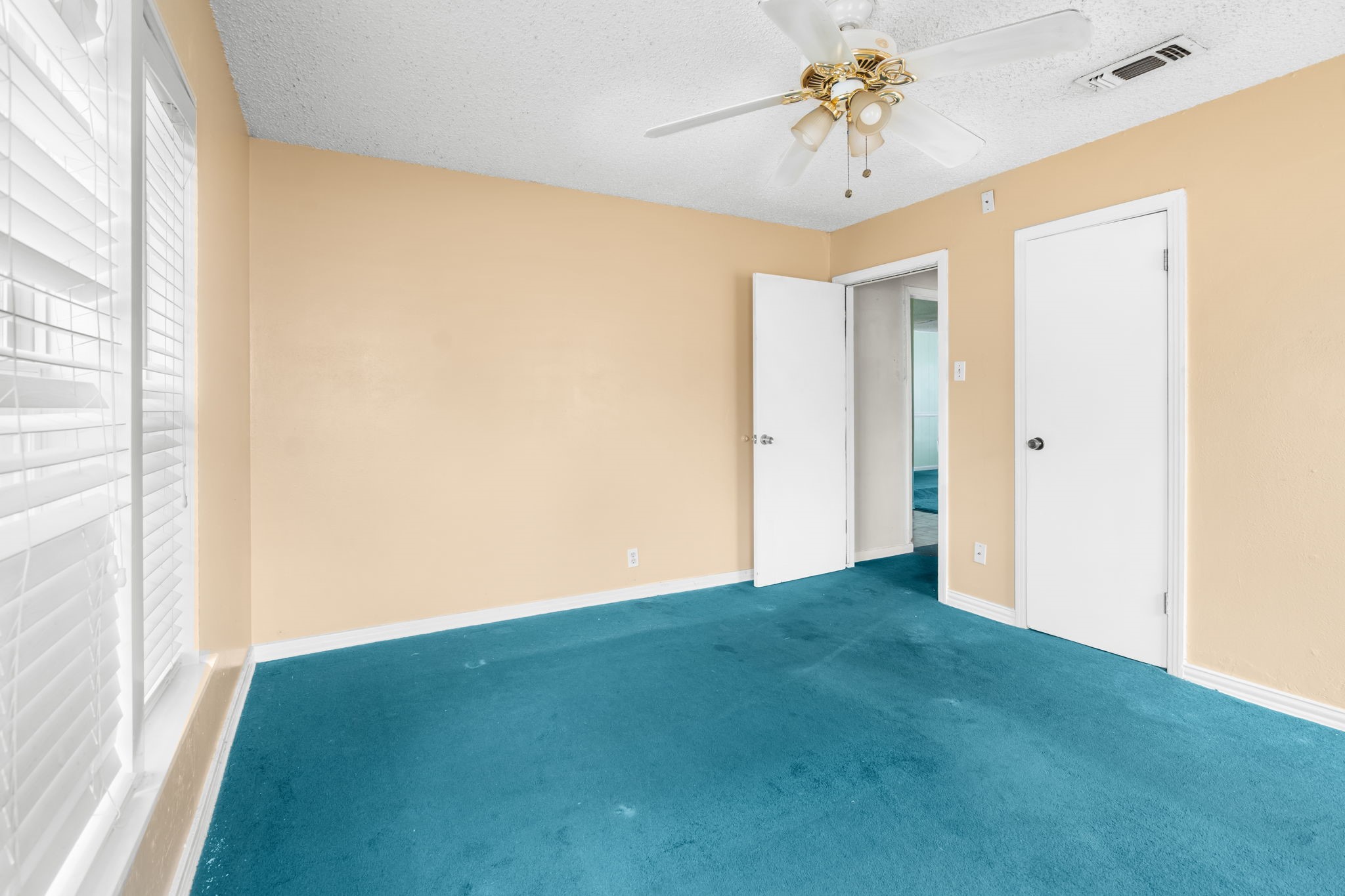 813 Truman Street Arlington TX 76011