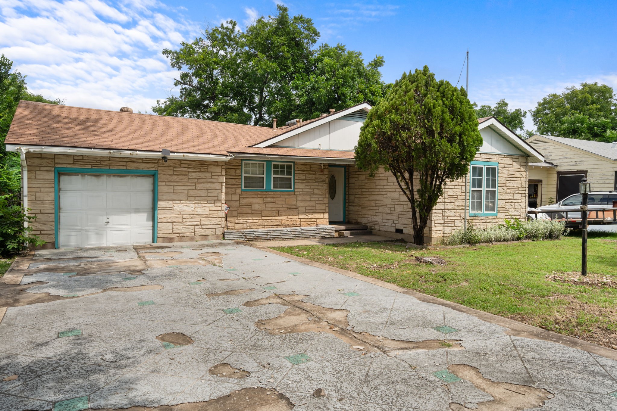 813 Truman Street Arlington TX 76011