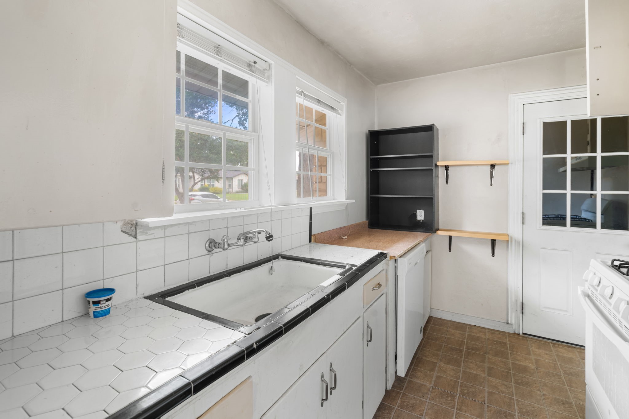 813 Truman Street Arlington TX 76011