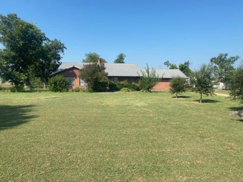 449 County Road 403 Lott TX 76656