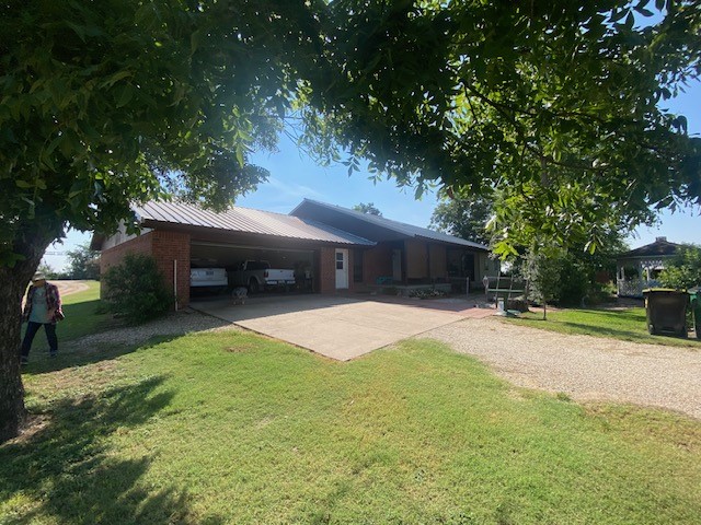 449 County Road 403 Lott TX 76656