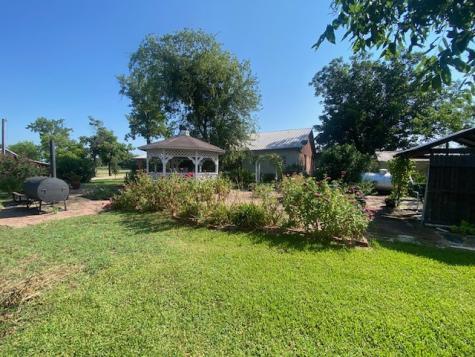 449 County Road 403 Lott TX 76656