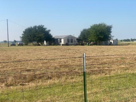 449 County Road 403 Lott TX 76656