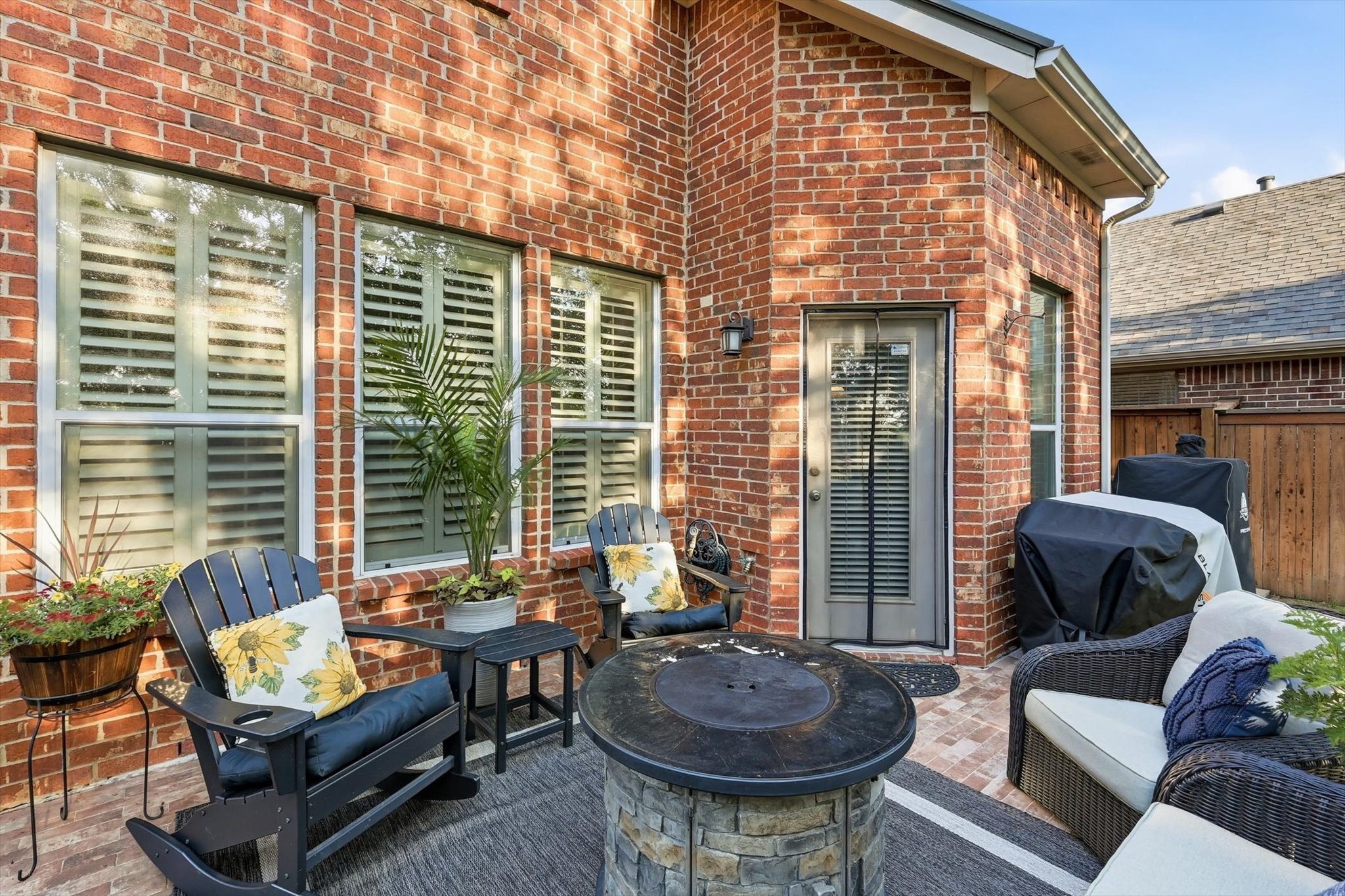 377 Kirby Drive Lantana TX 76226