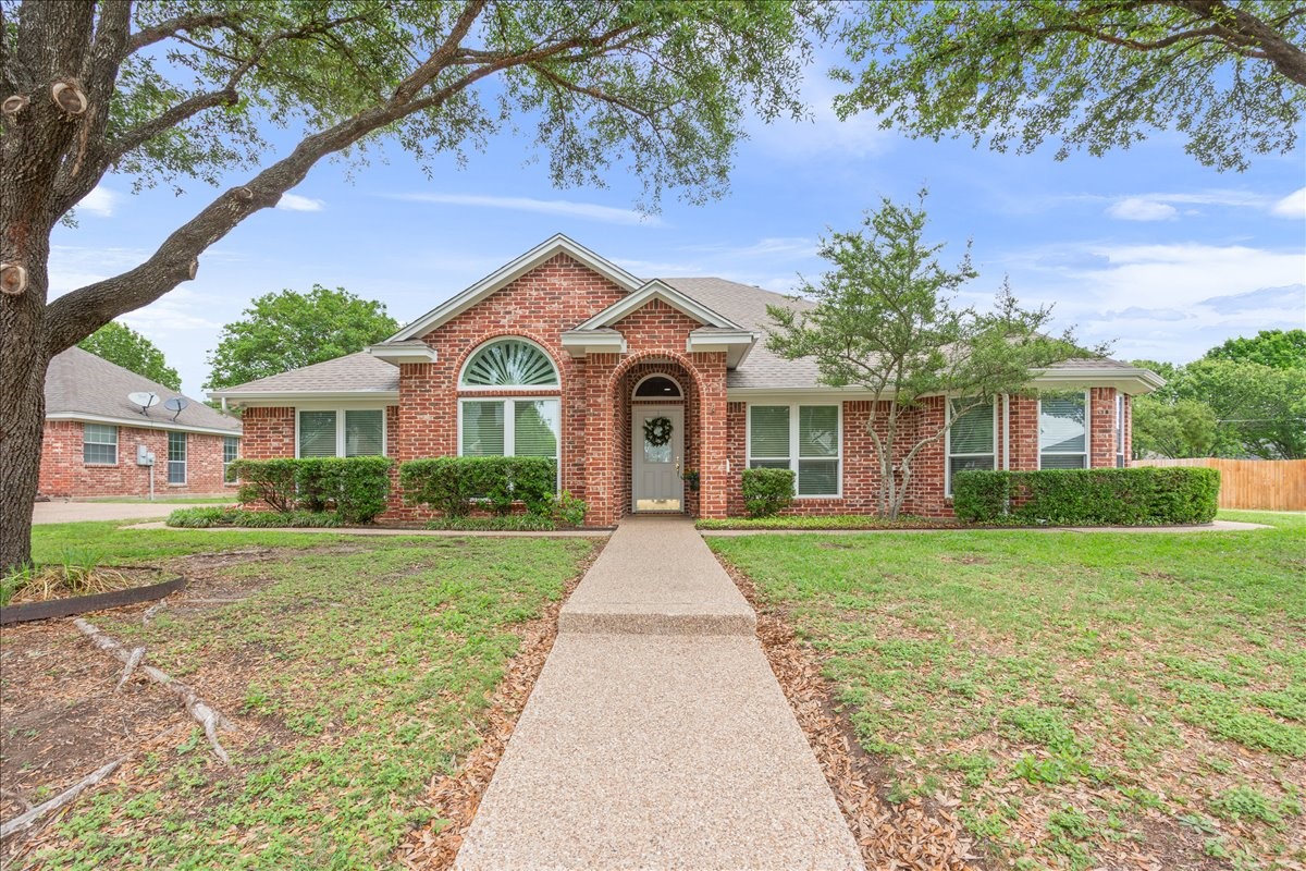 1216 Darbyton Drive Hewitt TX 76643