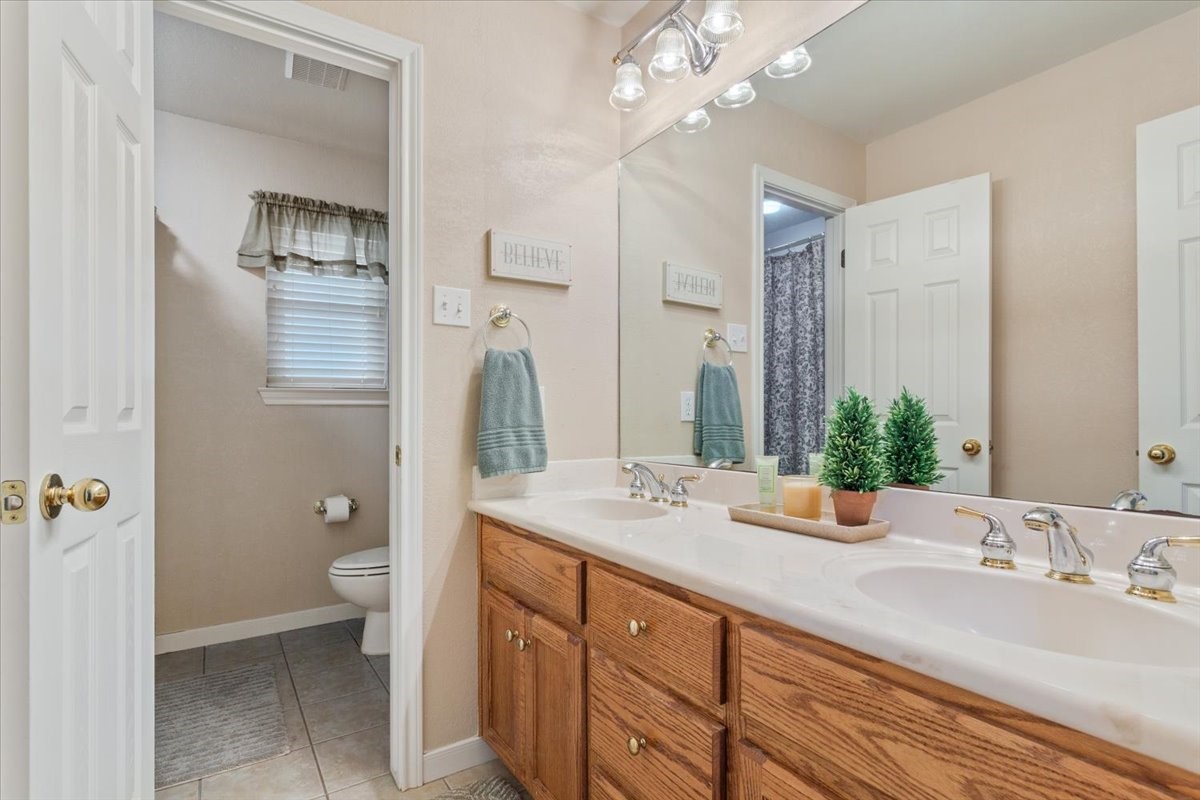 1216 Darbyton Drive Hewitt TX 76643