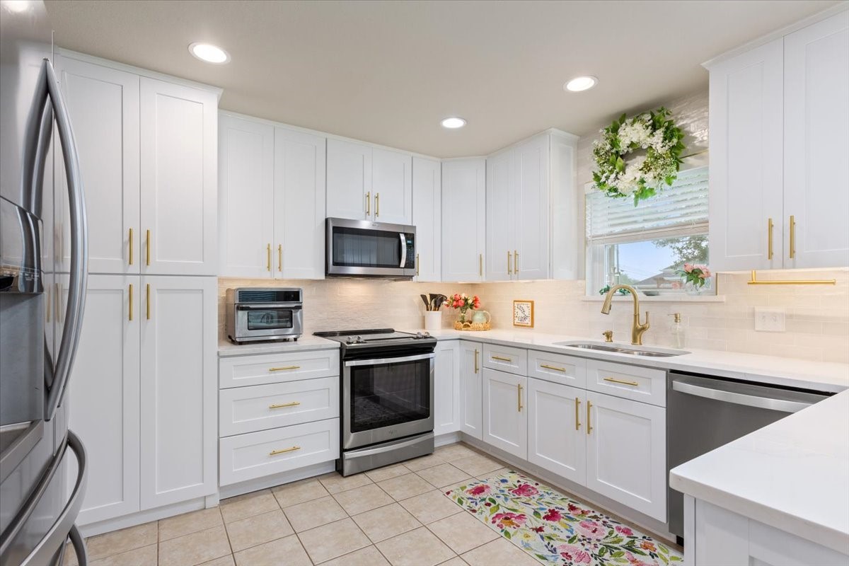 1216 Darbyton Drive Hewitt TX 76643