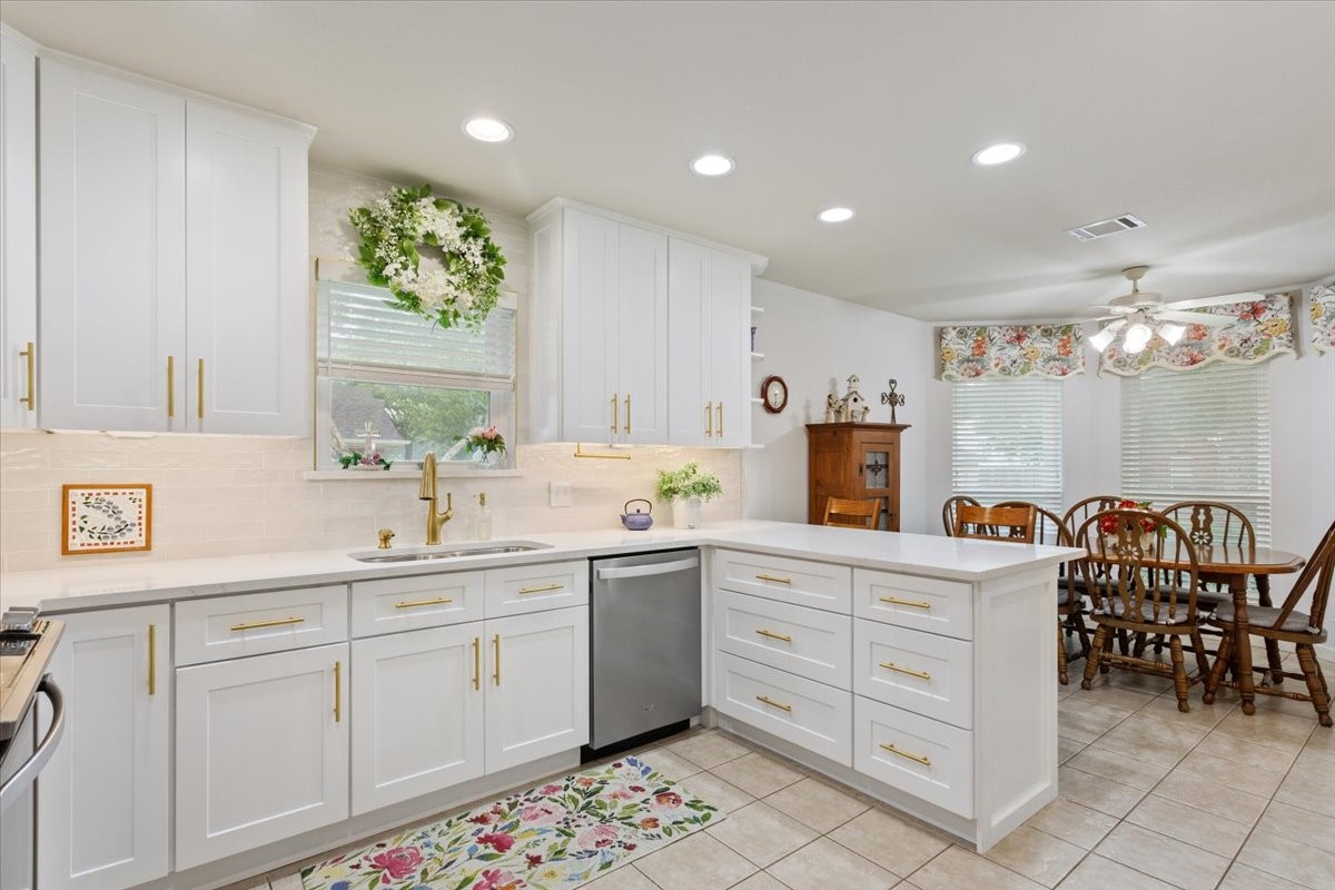 1216 Darbyton Drive Hewitt TX 76643