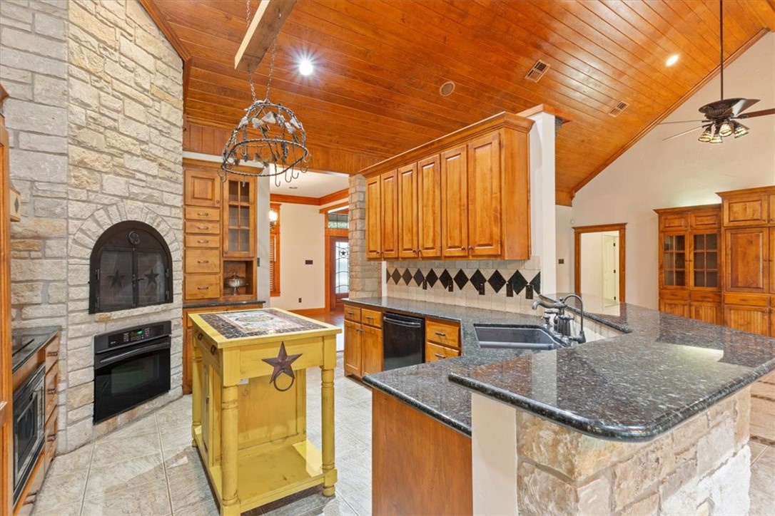 735 Winding Trail Crawford TX 76638