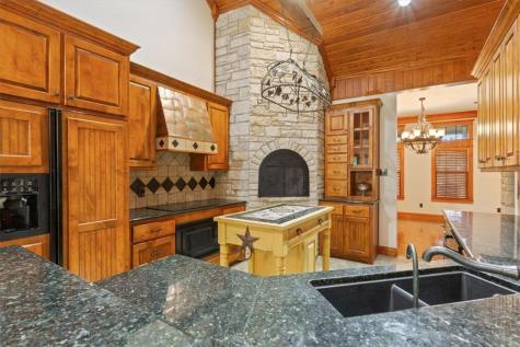 735 Winding Trail Crawford TX 76638