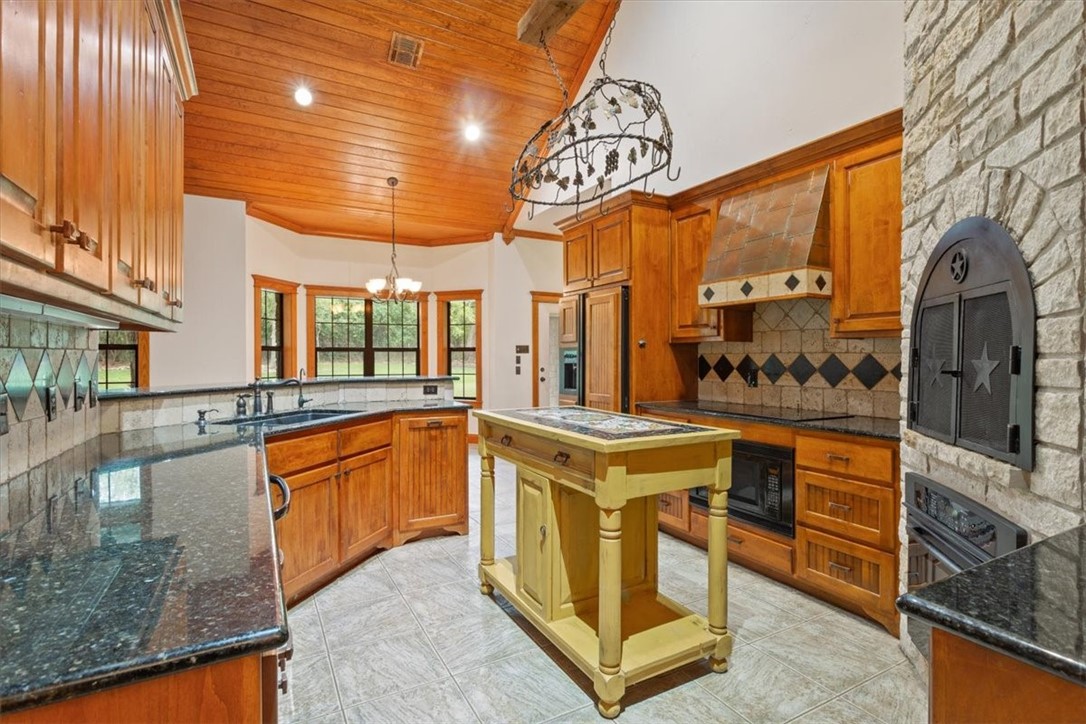 735 Winding Trail Crawford TX 76638