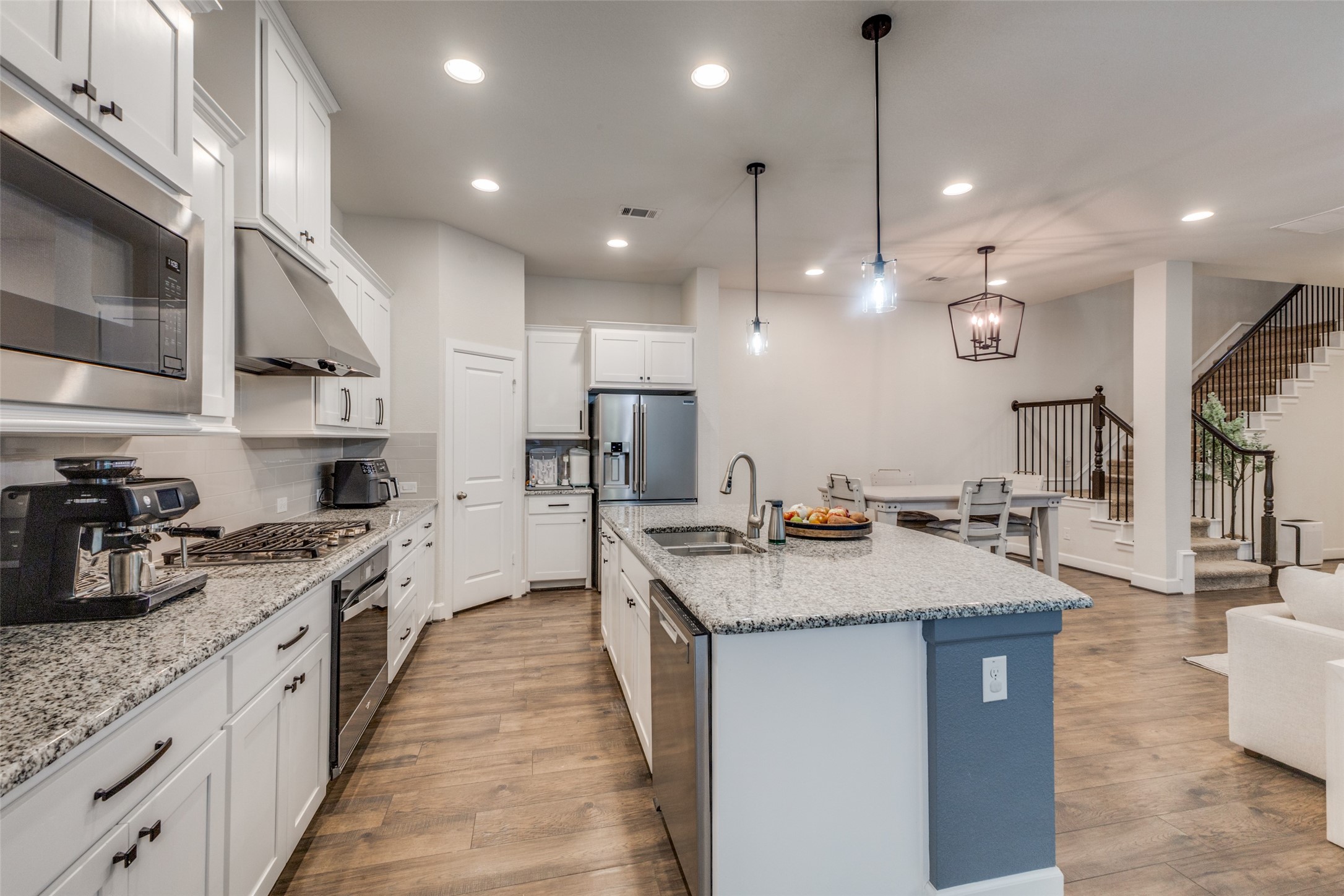 6816 Prompton Bend Irving TX 75063